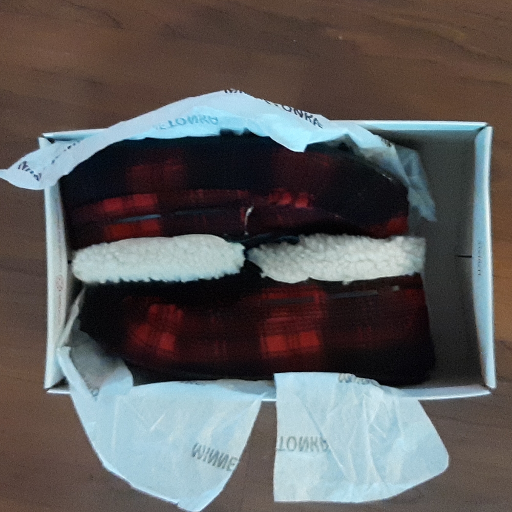 Minnetonka Jacqueline slippers